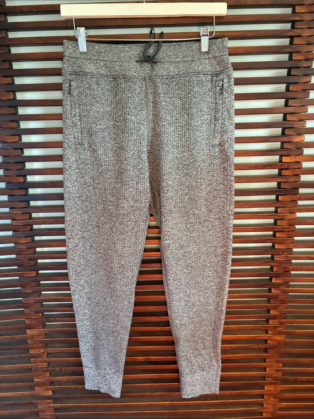 🎉NEW LISTING!💥lululemon Grey Knit Jogger